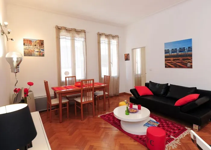 Le Savoy Palace - Five Stars Holiday House